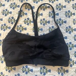 Lululemon flow y camo bra size 4 in perfect condition